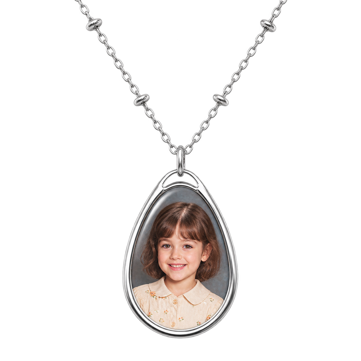Sheloves catalog packshot · Oval Pendant Necklace · packshot-20260918